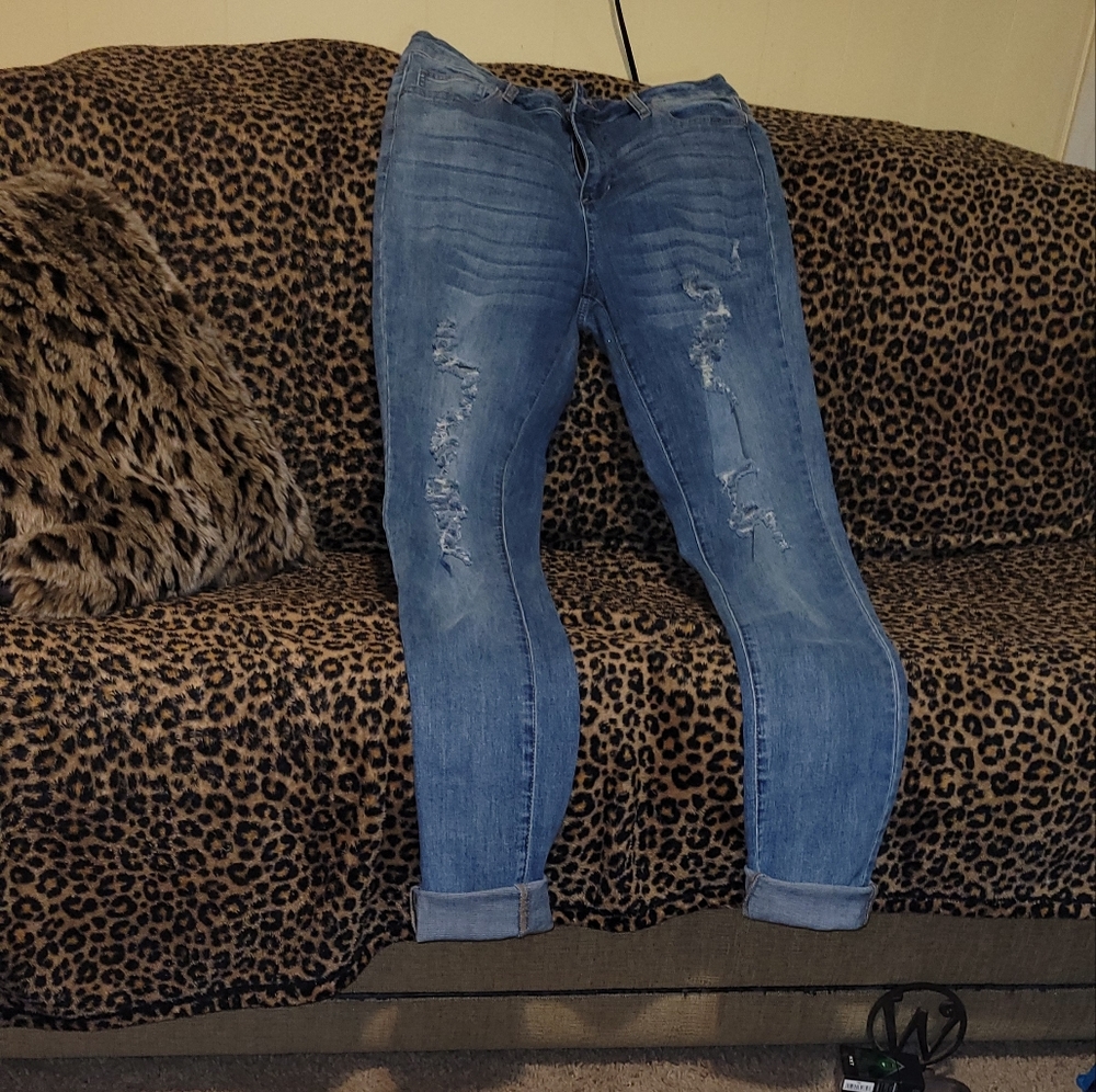 Alloys skinny distressed jeans 14x37